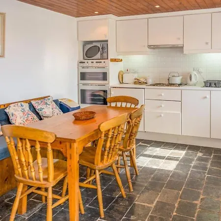 Holiday home Chateau Sleeps 20 Pool Wifi Glandore