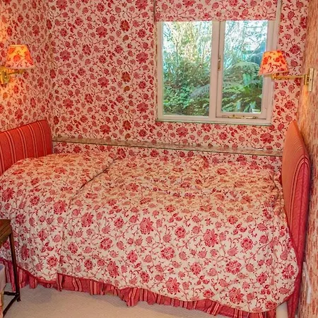 Chateau Sleeps 20 Pool Wifi Holiday home