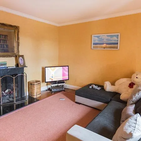 Chateau Sleeps 20 Pool Wifi Holiday home *