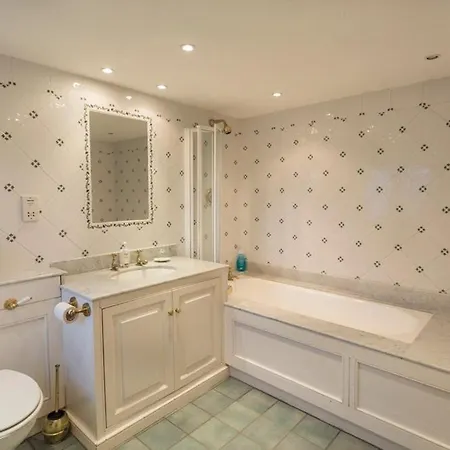 Holiday home Chateau Sleeps 20 Pool Wifi Glandore