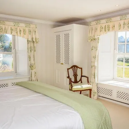 Chateau Sleeps 20 Pool Wifi * Glandore