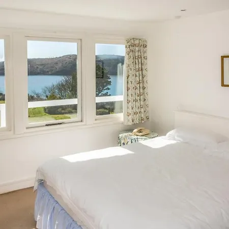 Chateau Sleeps 20 Pool Wifi Holiday home