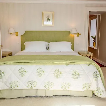 Chateau Sleeps 20 Pool Wifi Holiday home