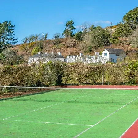 Holiday home Chateau Sleeps 20 Pool Wifi Glandore
