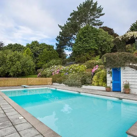 Chateau Sleeps 20 Pool Wifi